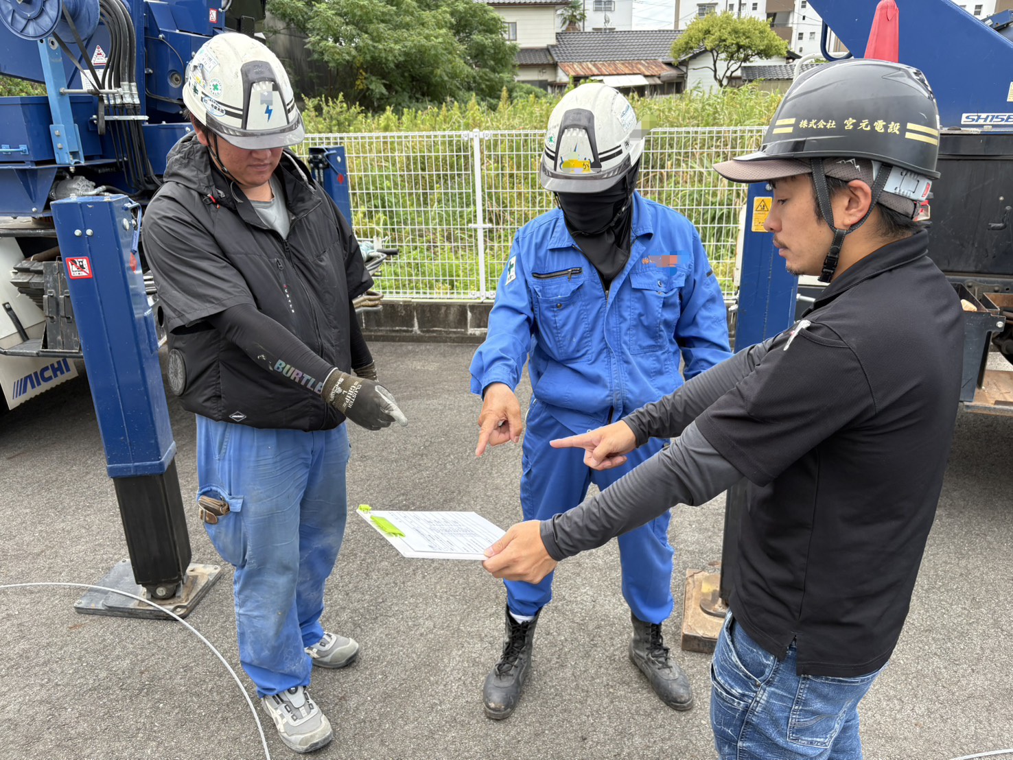 傾いた引き込み柱の復旧工事