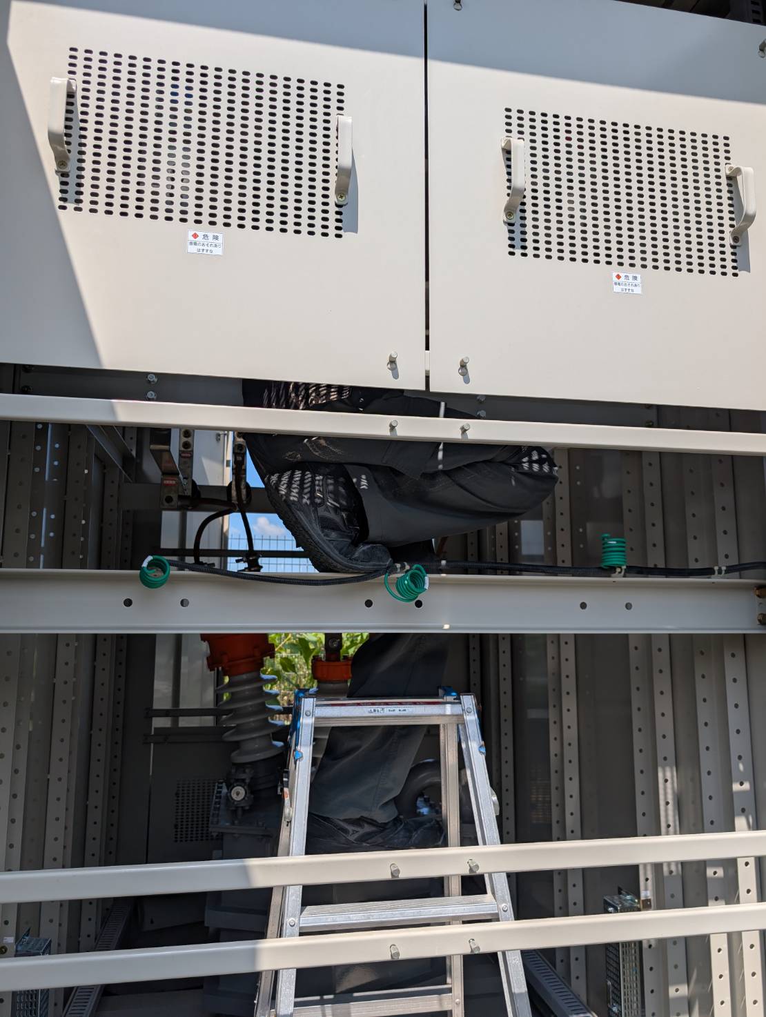 特高キュービクル 碍子の取替工事
